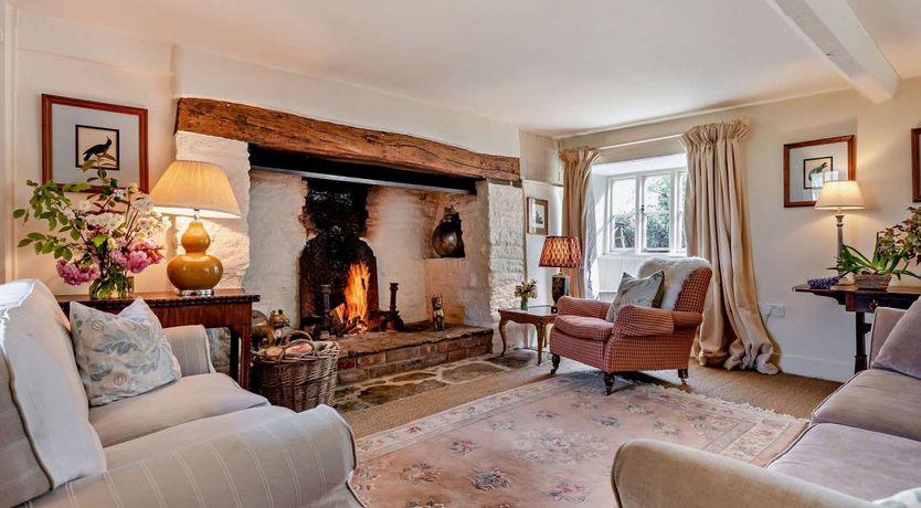 Photo of 5 Bed in Fifehead Neville