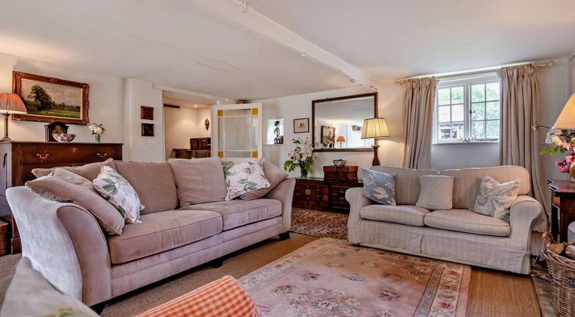 Photo of 5 Bed in Fifehead Neville