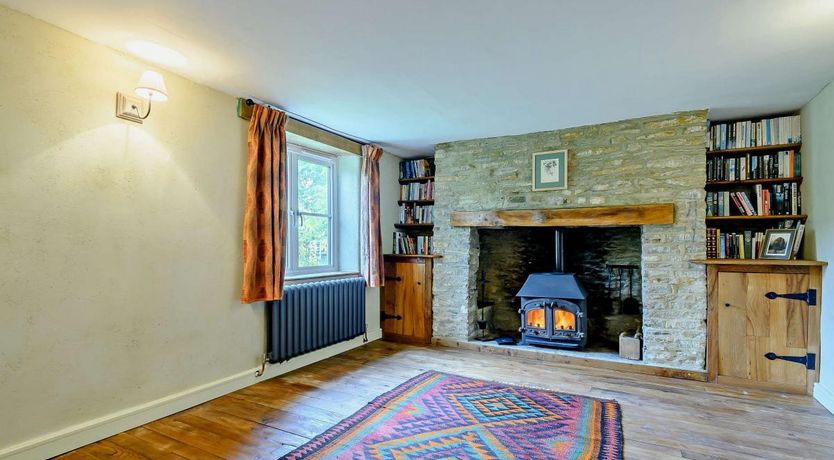 Photo of 6 Bed in Lechlade