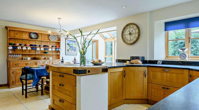 Photo of 6 Bed in Lechlade