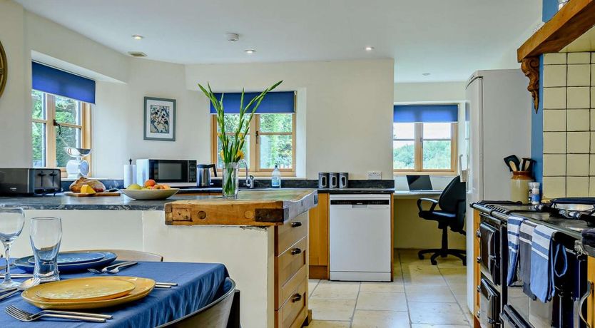 Photo of 6 Bed in Lechlade