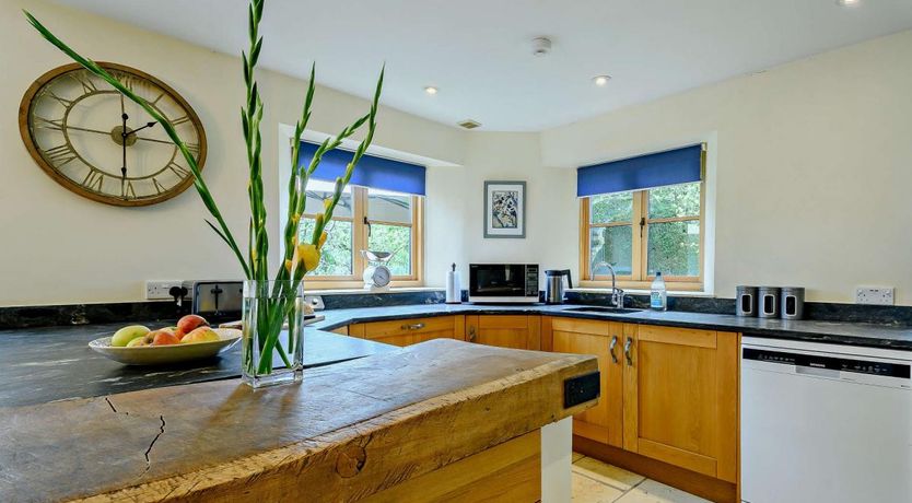 Photo of 6 Bed in Lechlade