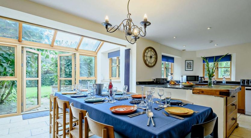 Photo of 6 Bed in Lechlade