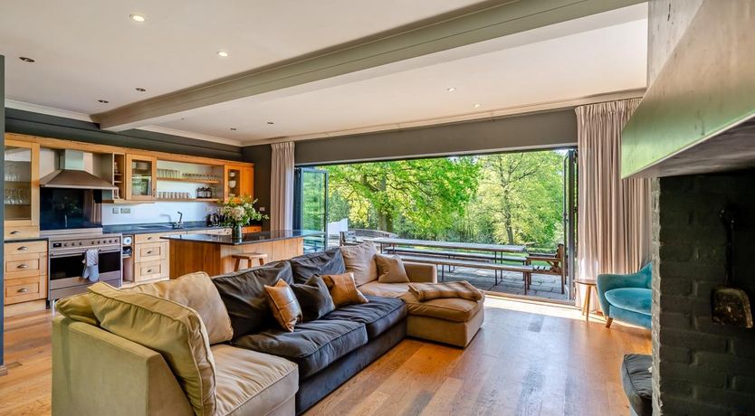 Photo of 8 Bed in Crowborough