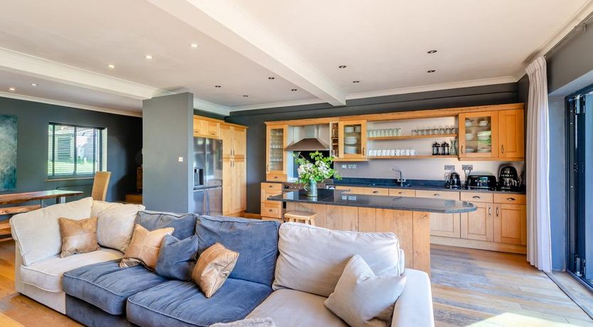 Photo of 8 Bed in Crowborough