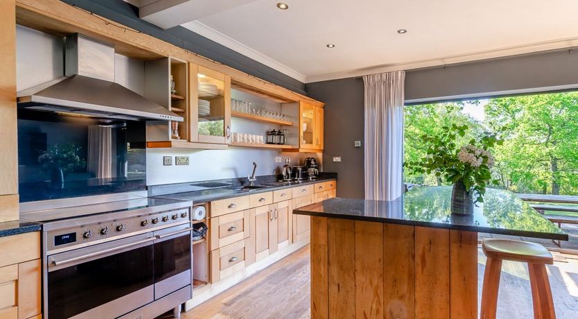 Photo of 8 Bed in Crowborough