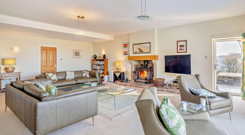 Photo of 5 Bed in Windermere