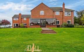 Photo of 9 Bed in Clows Top