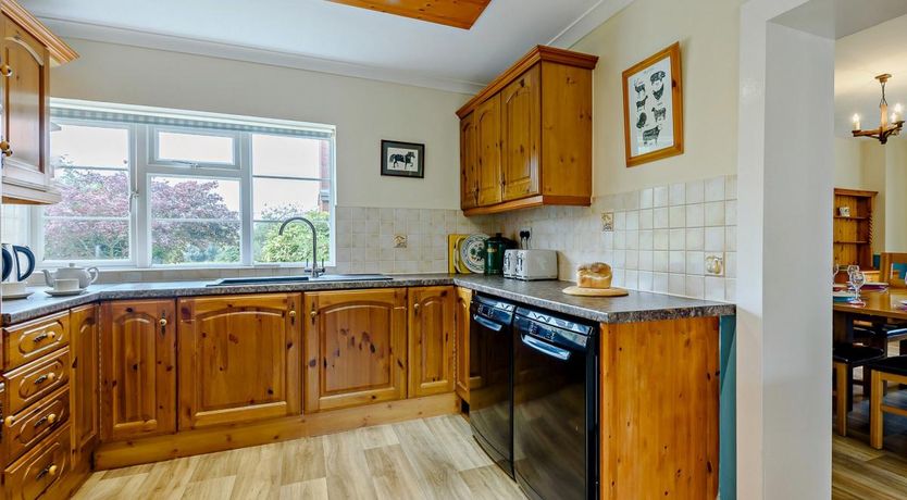 Photo of 9 Bed in Clows Top