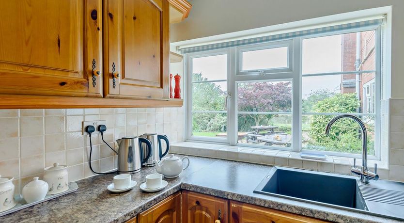 Photo of 9 Bed in Clows Top