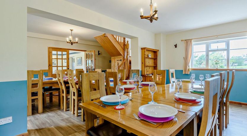 Photo of 9 Bed in Clows Top