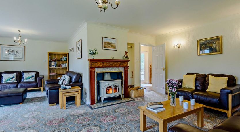 Photo of 9 Bed in Clows Top