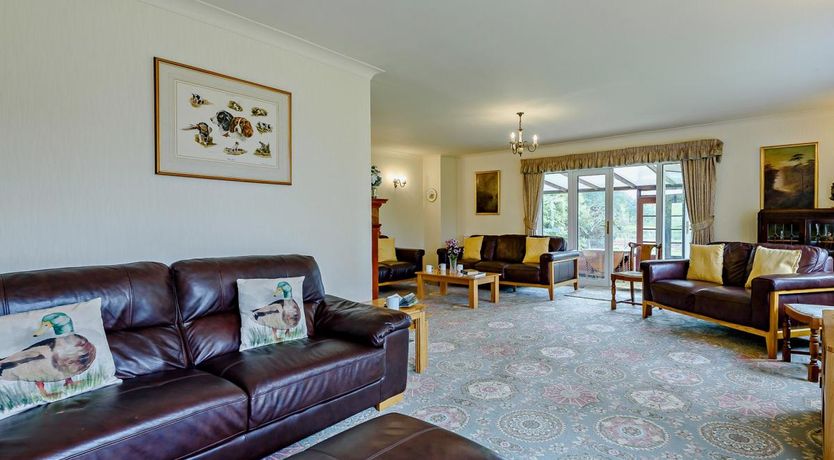 Photo of 9 Bed in Clows Top