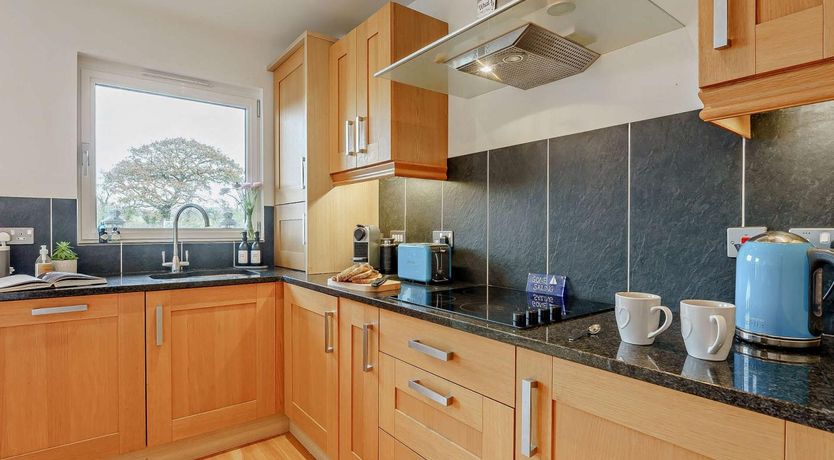 Photo of 4 Bed in Newport