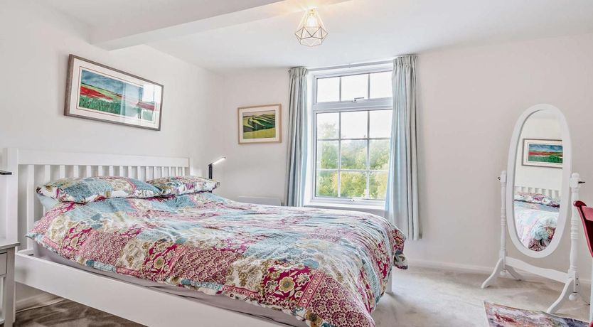 Photo of 2 Bed in Swindon