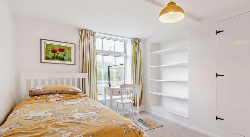 Photo of 2 Bed in Swindon