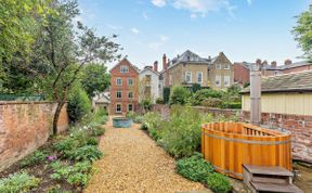 Photo of in Ludlow (93327)