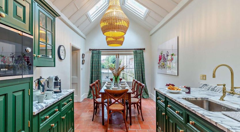 Photo of 6 Bed in Ludlow