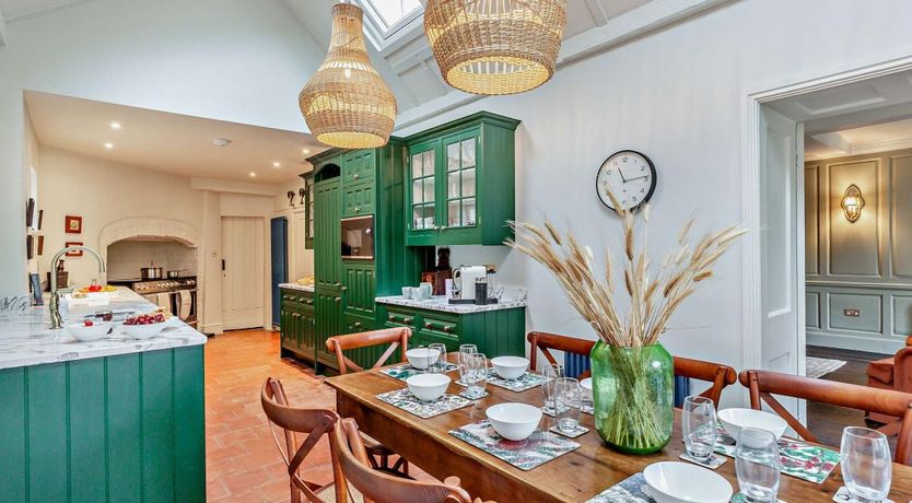 Photo of 6 Bed in Ludlow