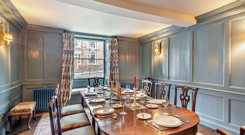 Photo of 6 Bed in Ludlow