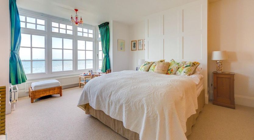 Photo of 5 Bed in Seaview