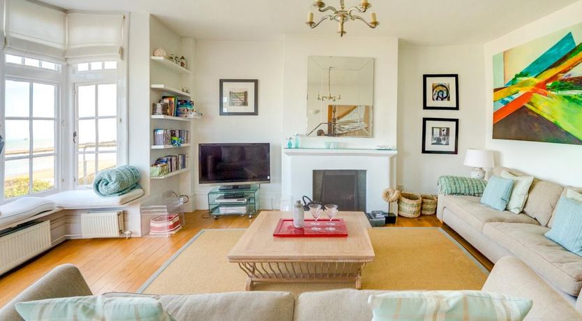 Photo of 5 Bed in Seaview