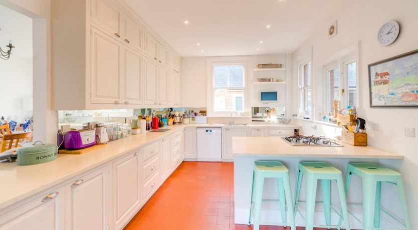 Photo of 5 Bed in Seaview