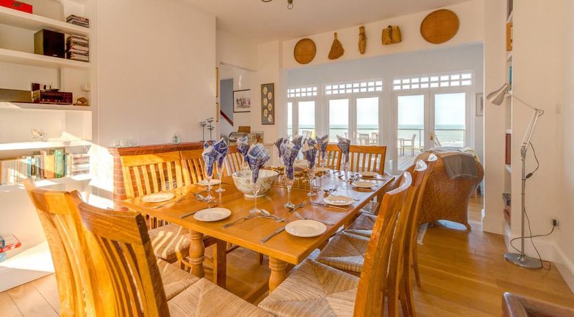 Photo of 5 Bed in Seaview