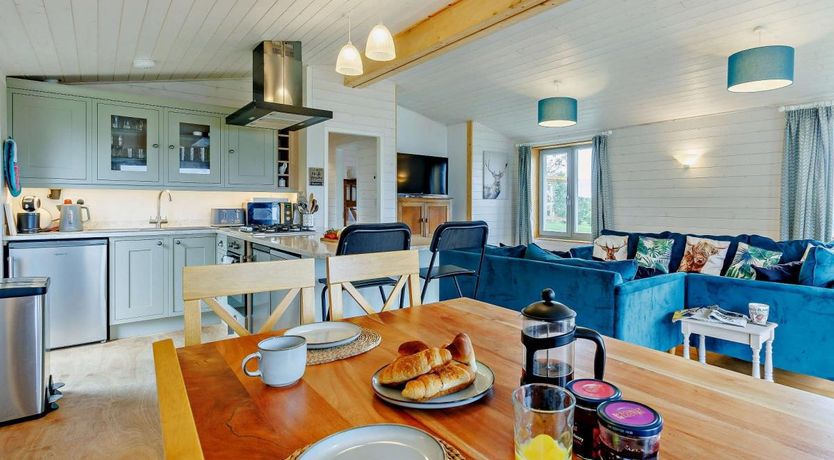 Photo of 4 Bed in Sheinton