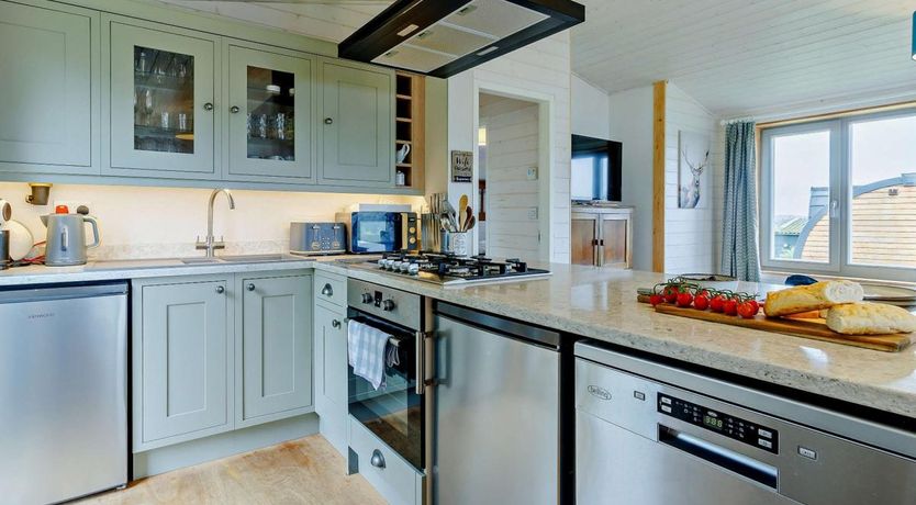 Photo of 4 Bed in Sheinton