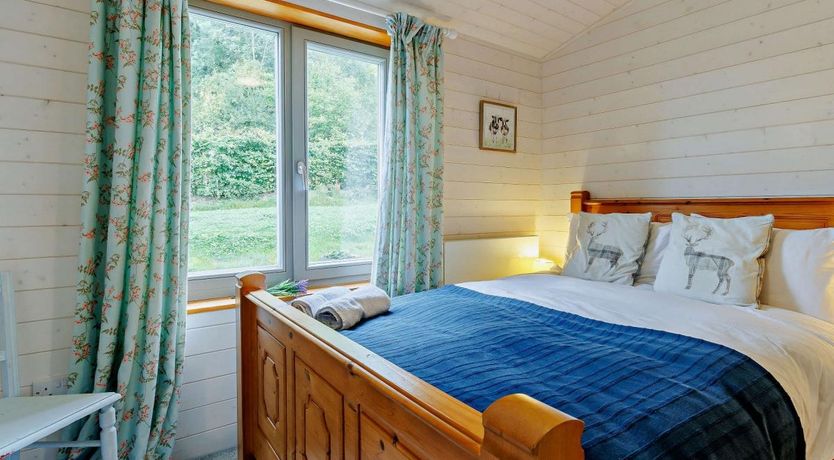 Photo of 4 Bed in Sheinton