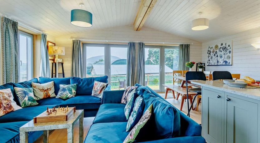 Photo of 4 Bed in Sheinton