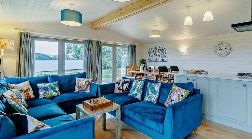 Photo of 4 Bed in Sheinton