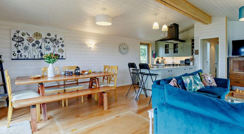 Photo of 4 Bed in Sheinton