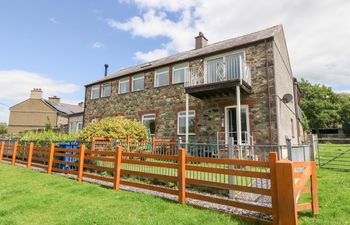 Coed y Glyn Bach Equestrian Holiday Cottage