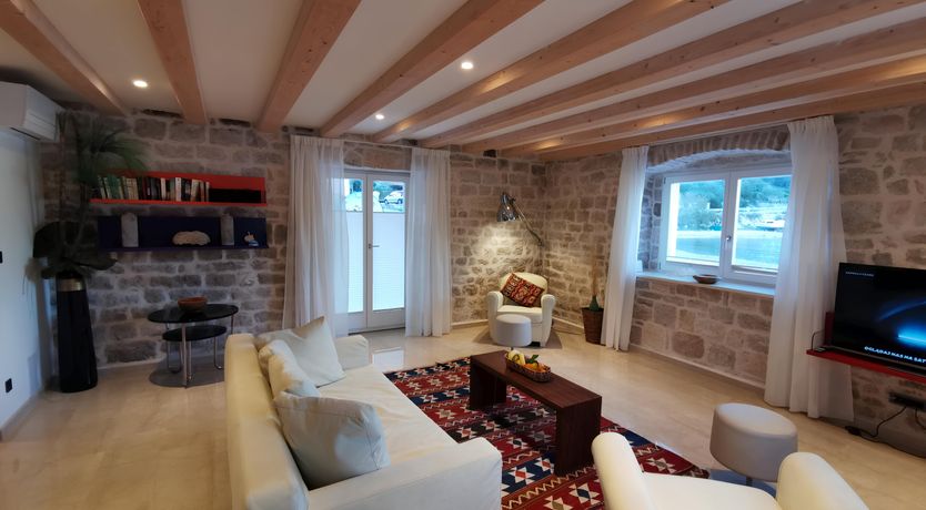 Photo of Gilded Palms