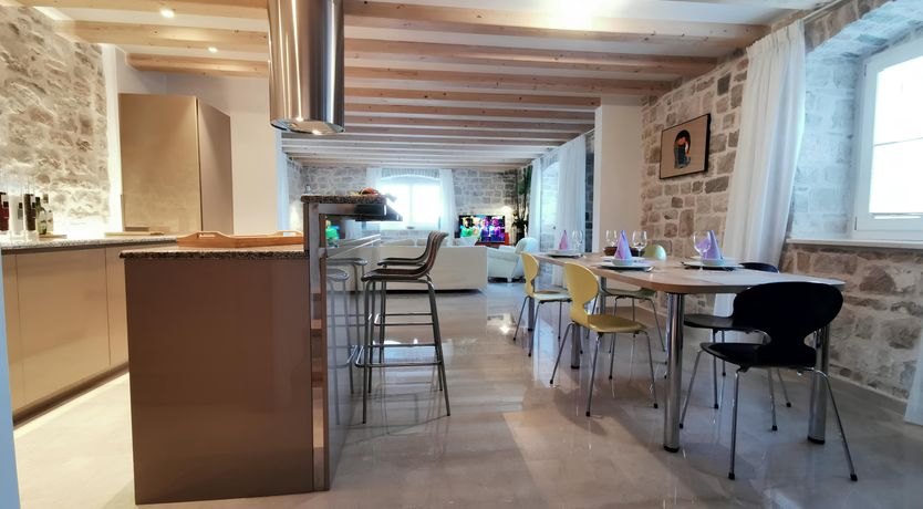 Photo of Gilded Palms