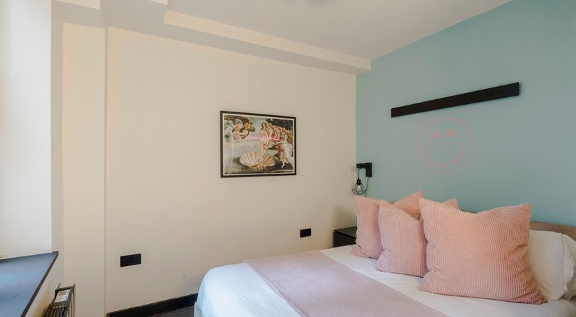 Photo of Neon on Neon