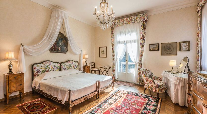 Photo of Venetian Breeze