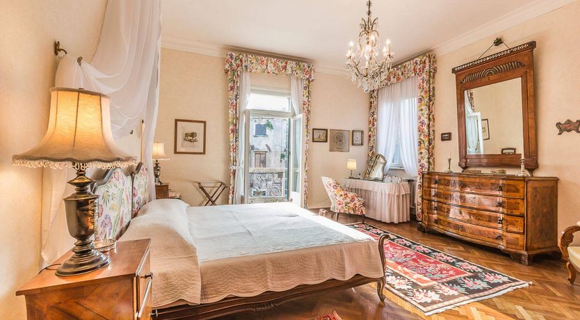 Photo of Venetian Breeze