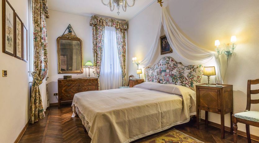 Photo of Venetian Breeze