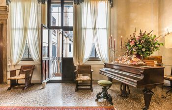Venetian Breeze Apartment