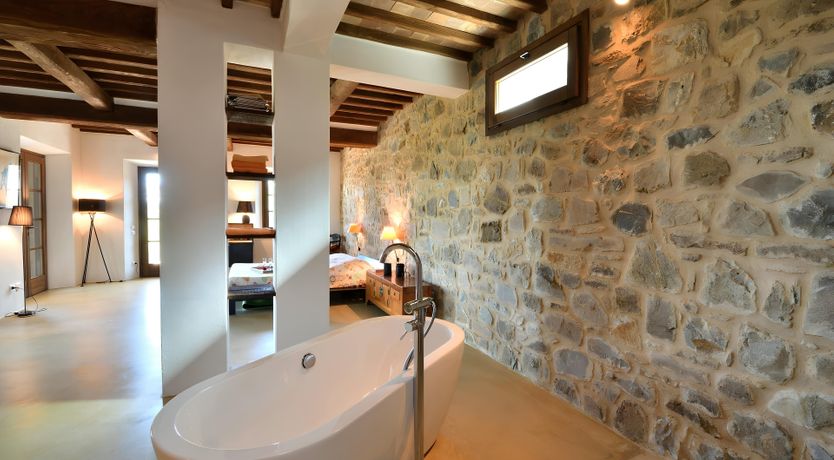 Photo of The Italian Rose