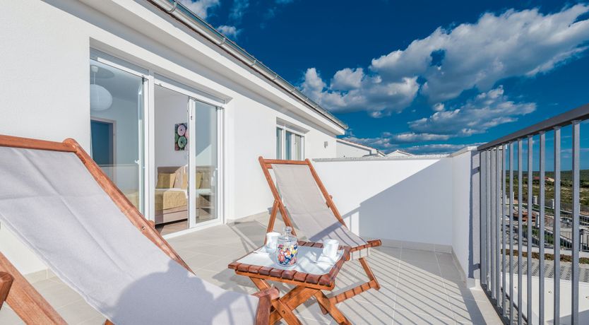 Photo of Golden Glance