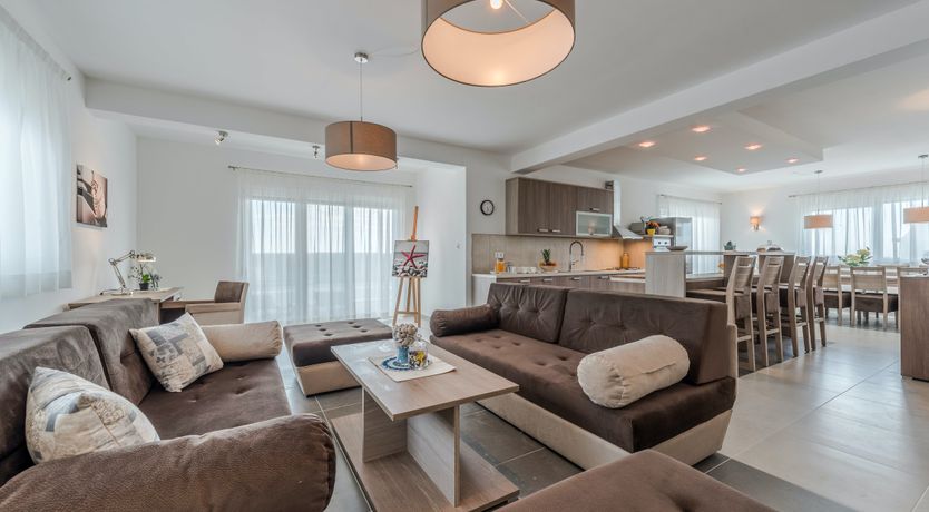 Photo of Golden Glance