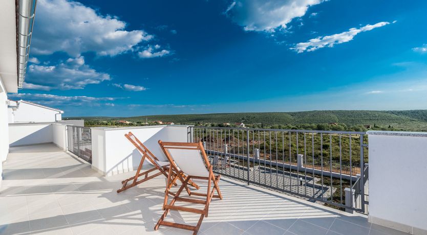 Photo of Golden Glance