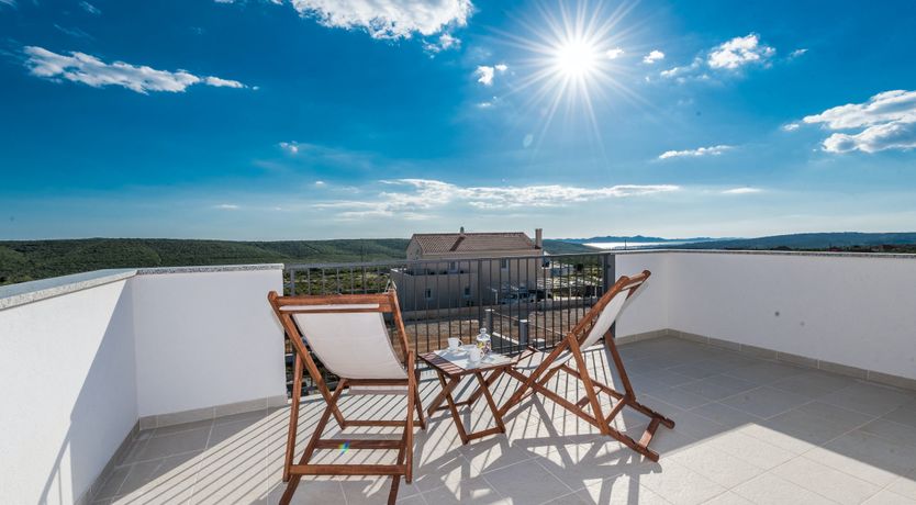 Photo of Golden Glance