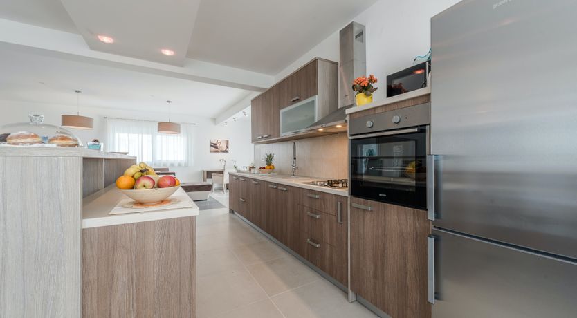 Photo of Golden Glance