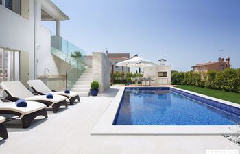 The Royal Sea Holiday Home