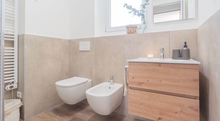 Photo of The Honeysuckle